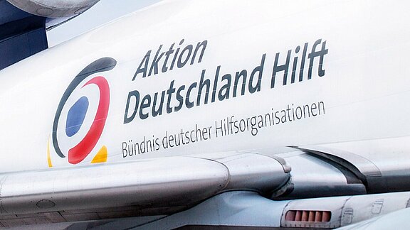 Leitwerk und Rumpfteil einer MD11F der Lufthansa Cargo mit dem Logo der "Aktion Deutschland Hilft" Leitwerk und Rumpfteil einer MD11F der Lufthansa Cargo mit dem Logo der "Aktion Deutschland Hilft"