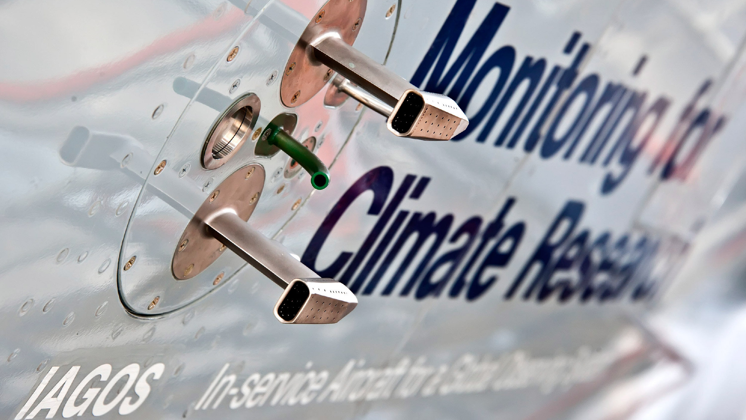 IAGOS Messsonden am Flugzeugrumpf