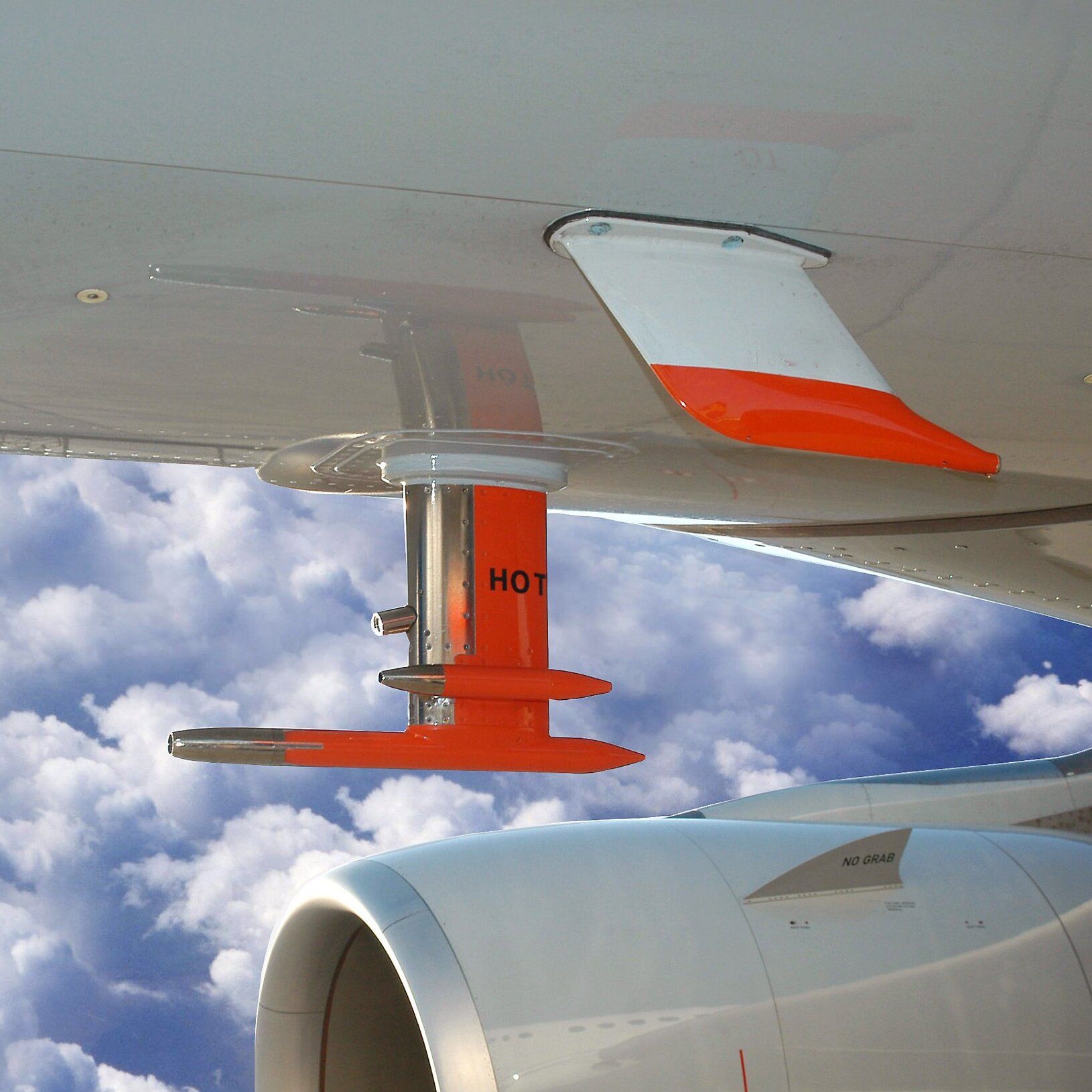 Foto des CARIBIC-Einlasssystems am Flugzeugrumpf Foto des CARIBIC-Einlasssystems am Flugzeugrumpf