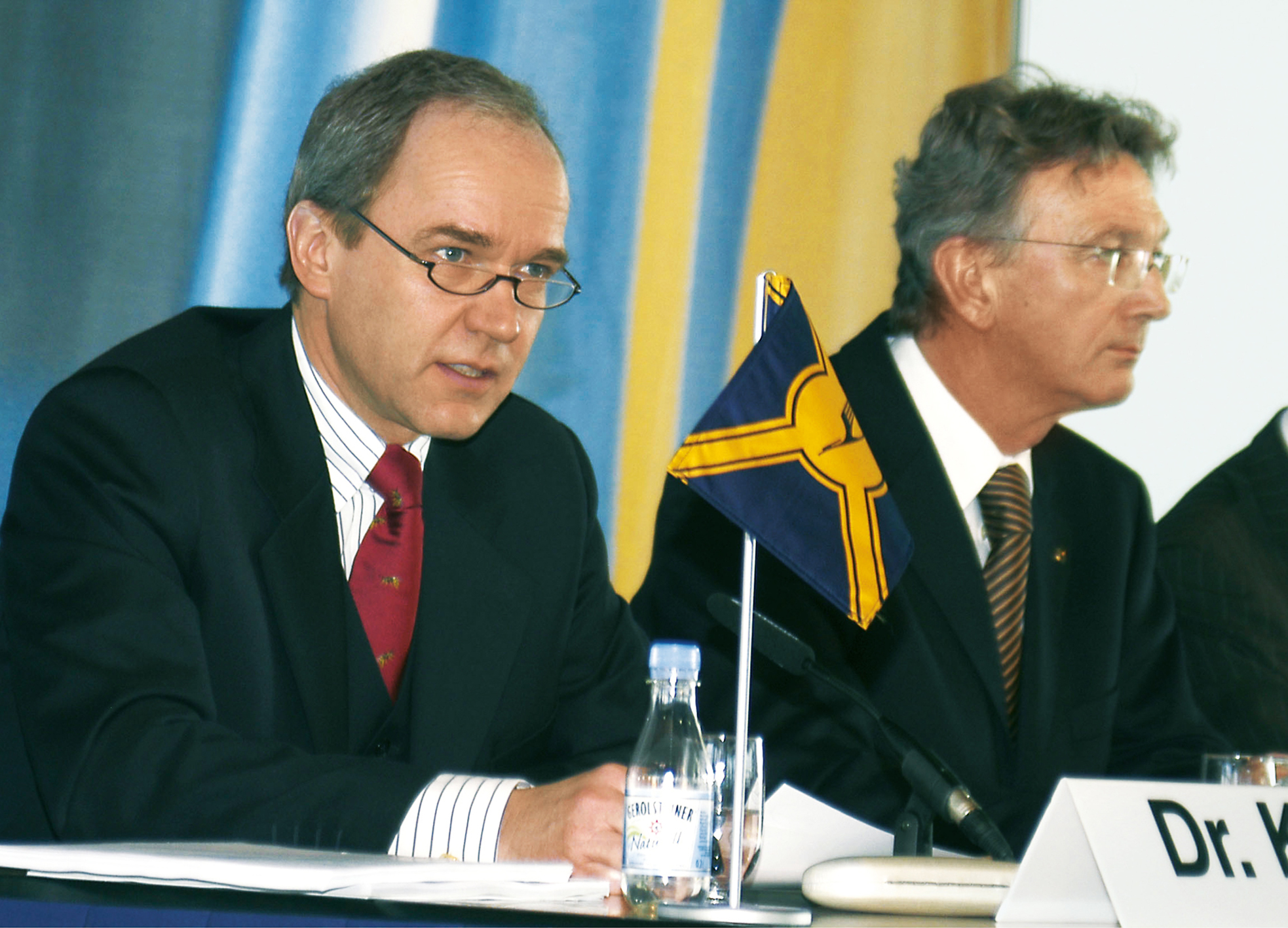 Jahresbilanzpressekonferenz der Deutschen Lufthansa AG am 22. März 2003 in München: Lufthansa-Vorstandsmitglieder Dr. Karl-Ludwig Kley und Wolfgang Mayrhuber.