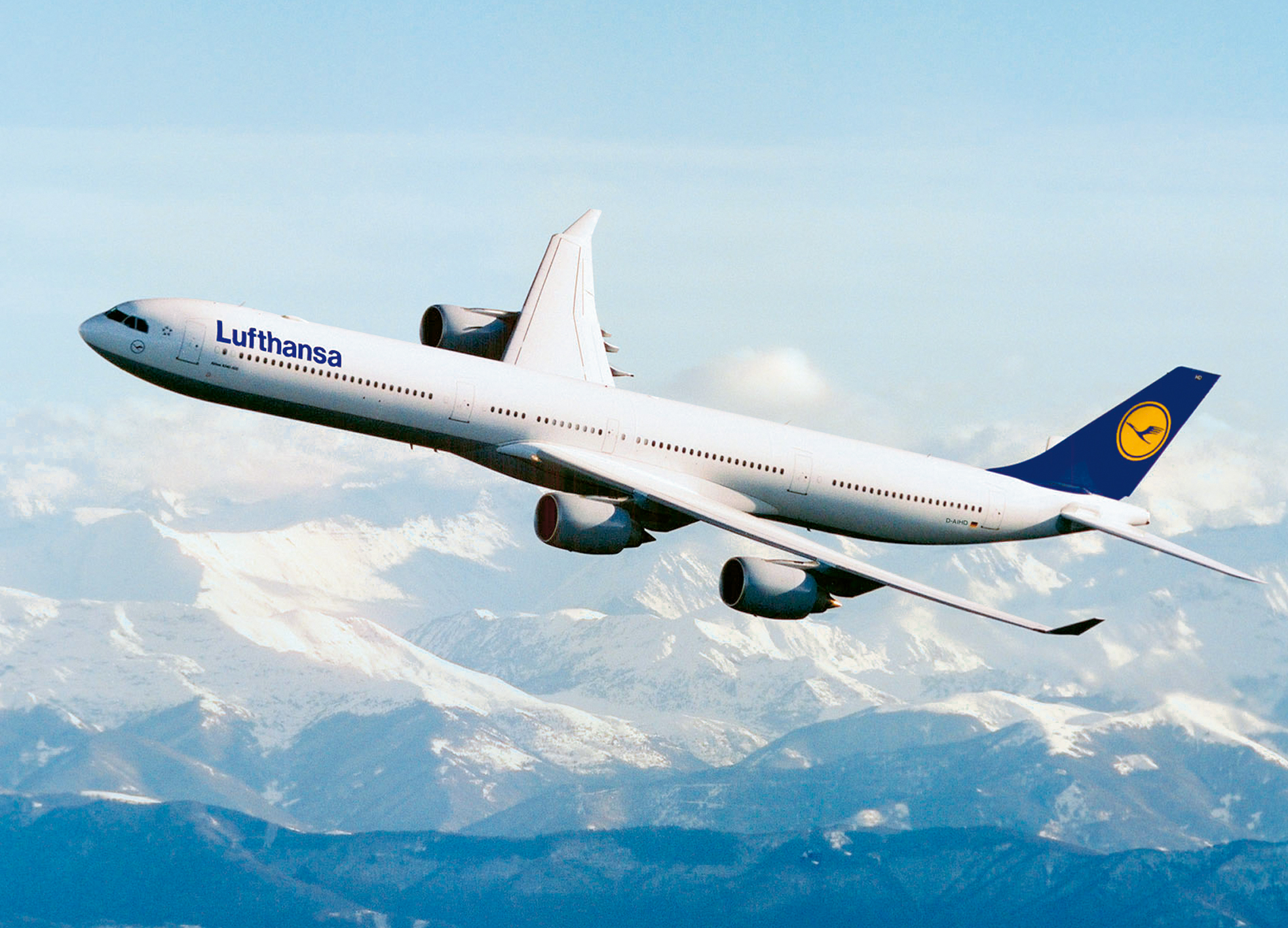 Lufthansa zeichnete Festbestellungen des Airbus A340-600. Diese Weiterentwicklung der A340 wurde ab 2003 in die Flotte integriert.