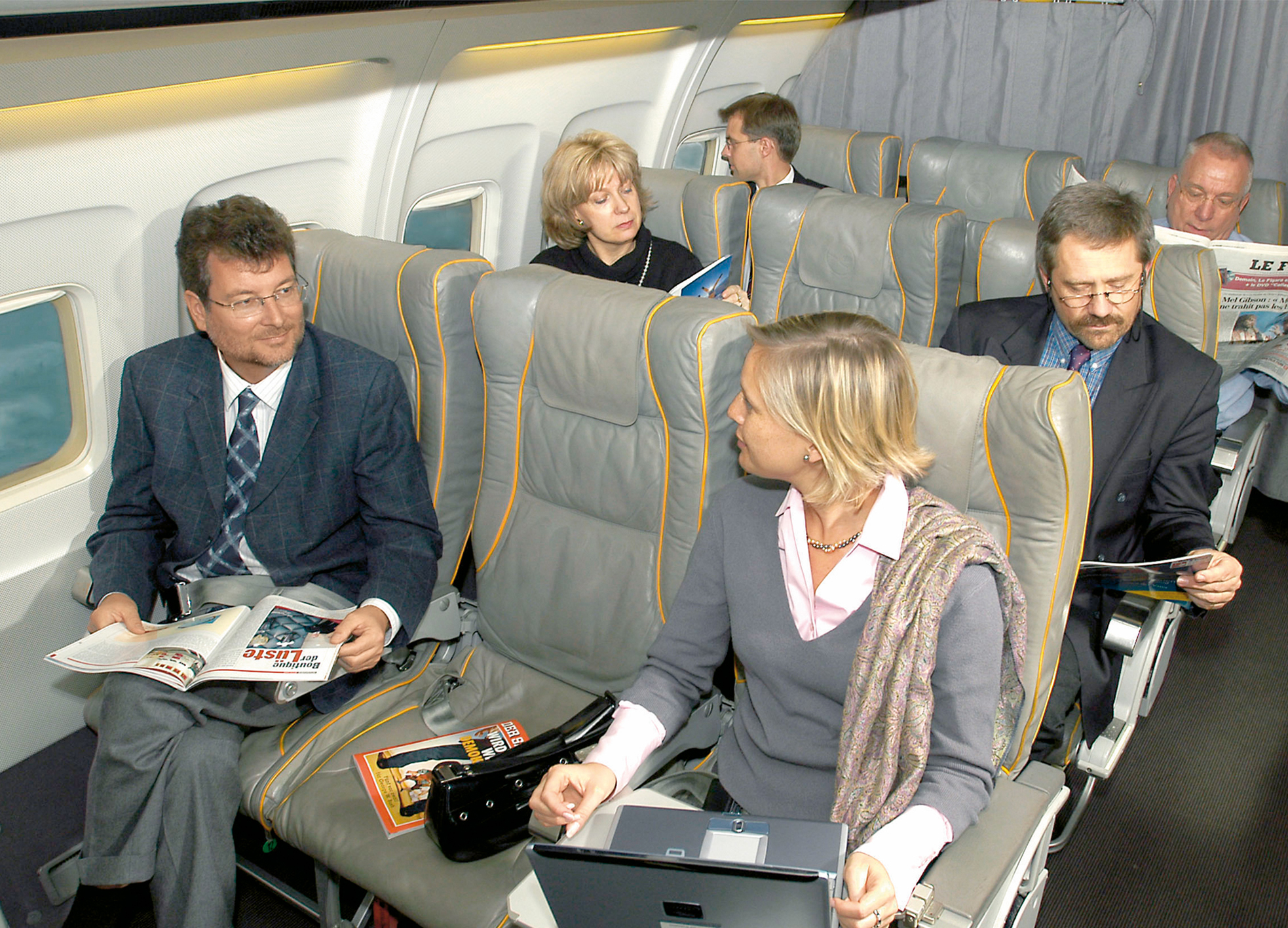 Verbessertes Platzangebot in der neuen Lufthansa Business Class auf nationalen und kontinentalen Strecken: Der Mittelsitz bleibt frei.