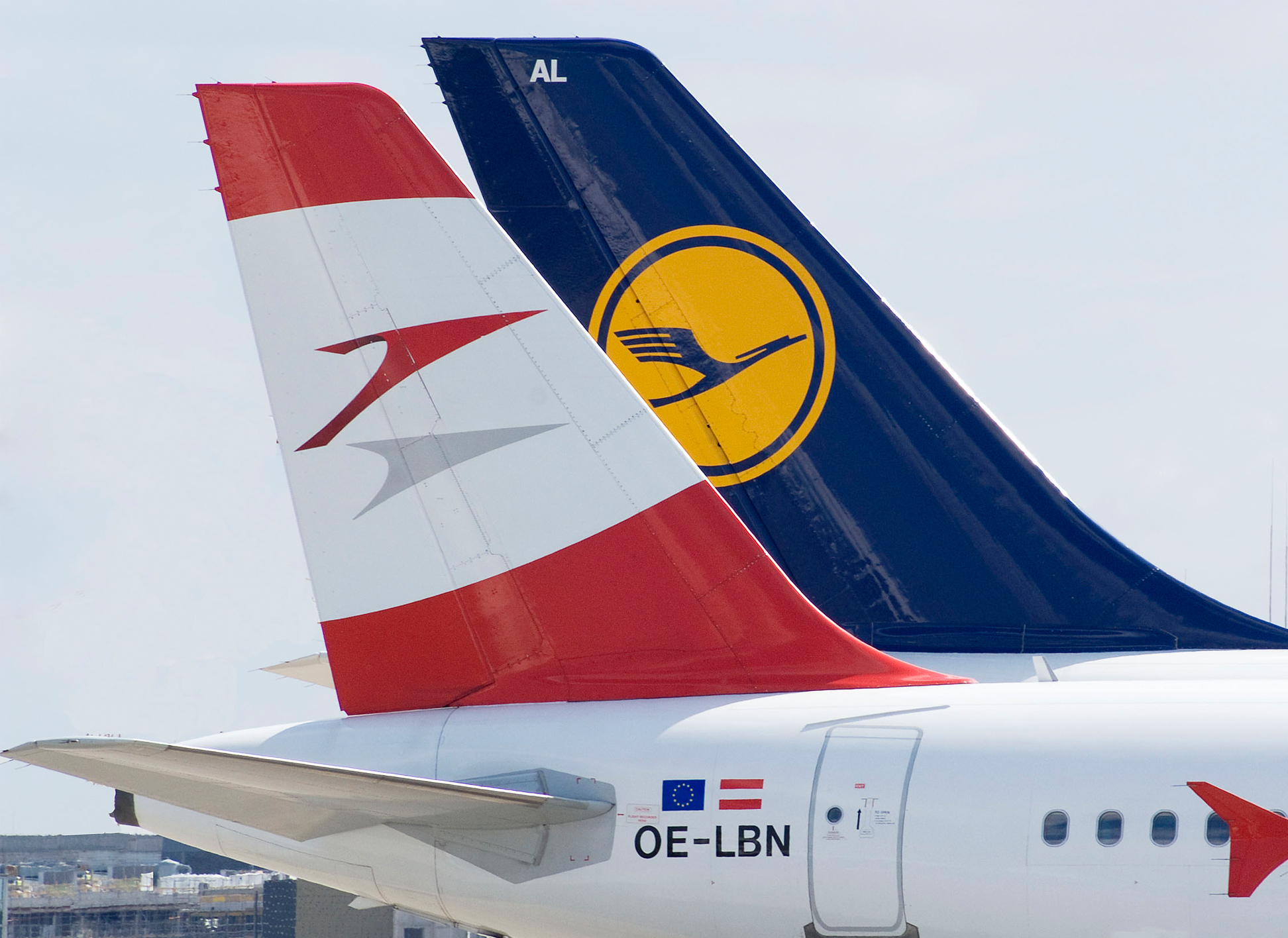 Der Aufsichtsrat der österreichischen Industrieholding ÖIAG genehmigt am 5. Dezember 2008 den Verkauf des 41,56-prozentigen Staatsanteils der Austrian Airlines an Lufthansa.