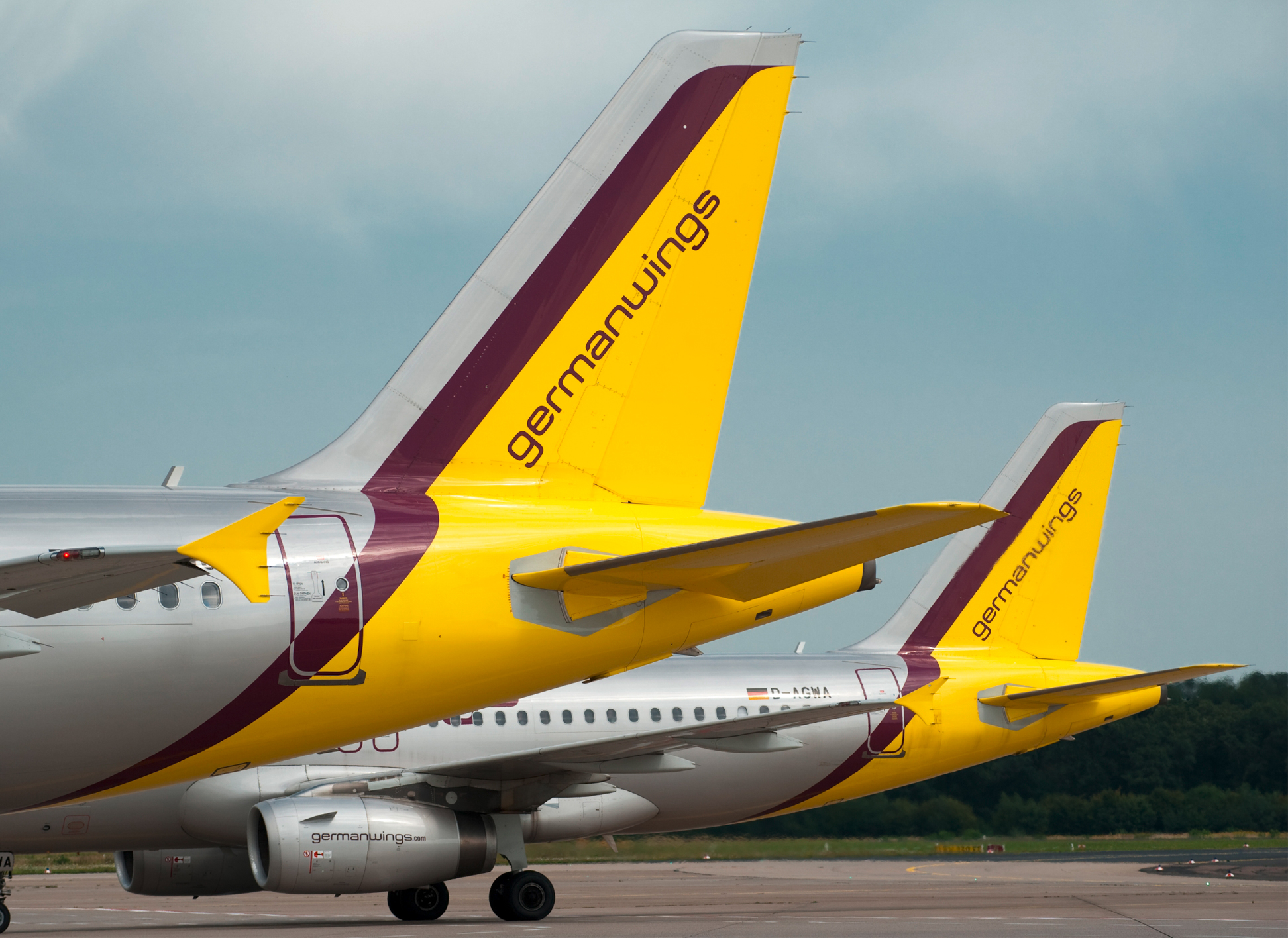 Zum 1. Januar 2009 verkauft die Eurowings Luftverkehrs AG ihre Anteile an Germanwings an die Deutsche Lufthansa AG.