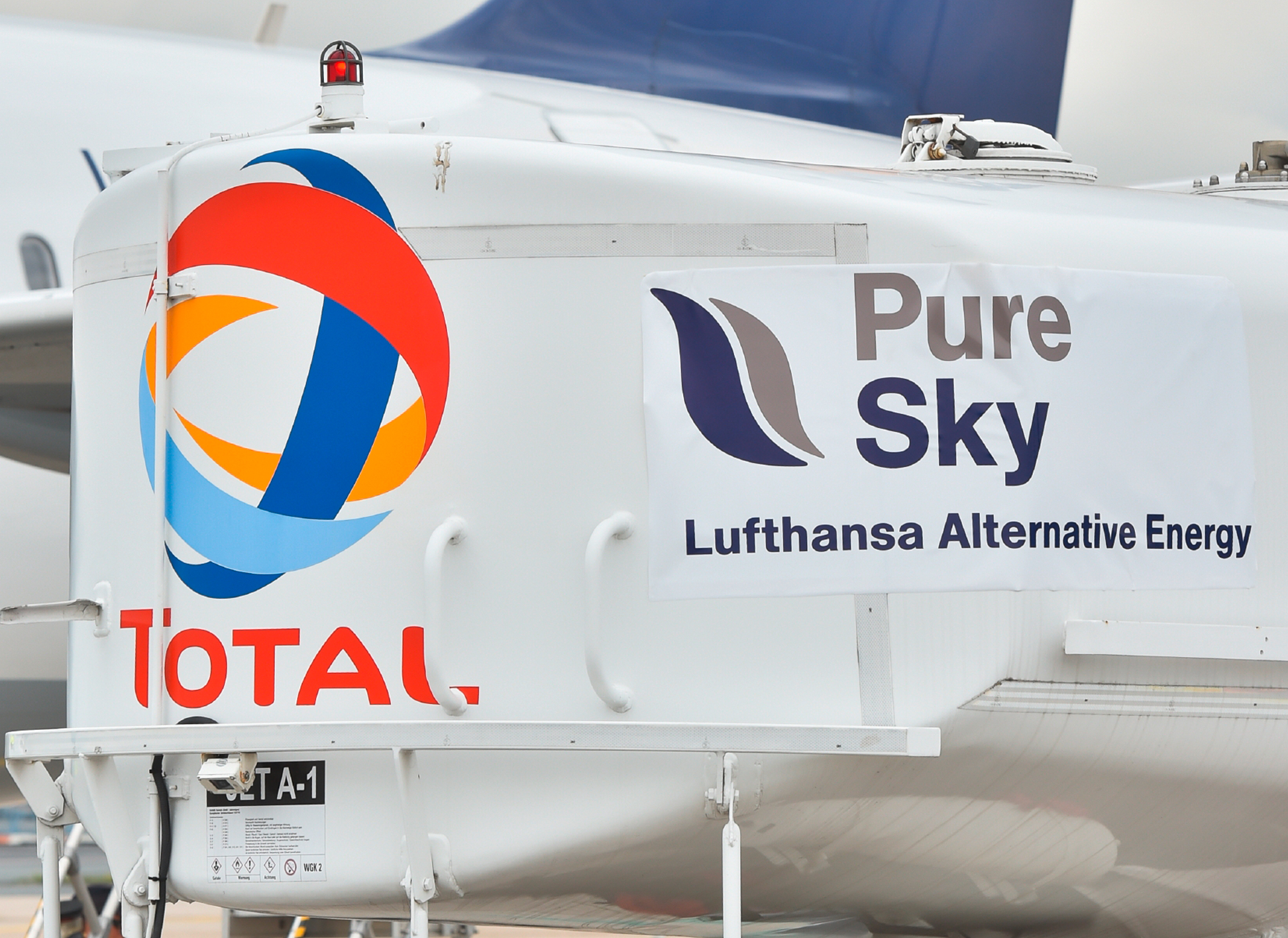 Lufthansa ist die erste Fluggesellschaft in Europa, die die neuen Biokerosinkomponente Farnesan auf Linienflügen einsetzt.