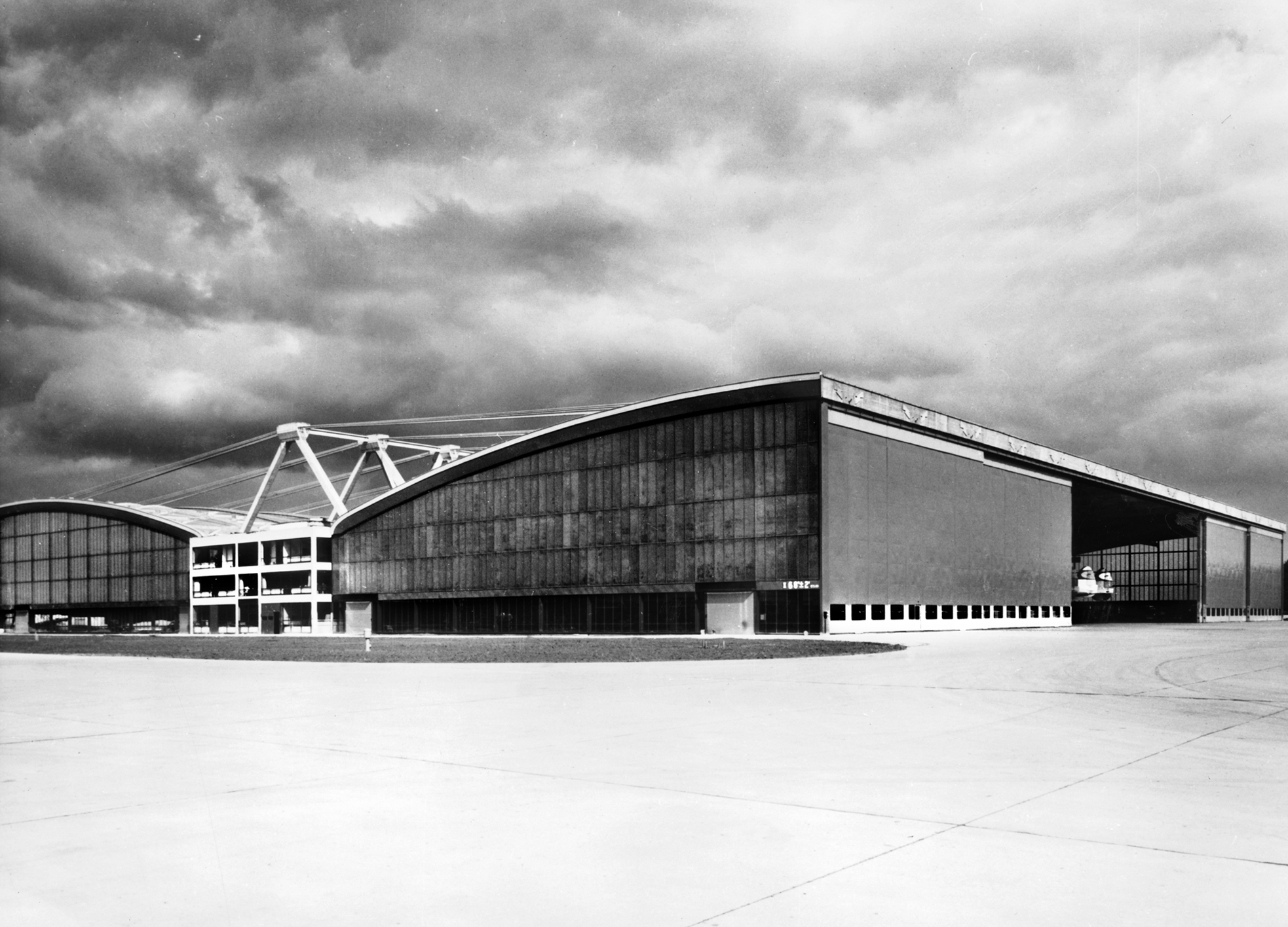 Ein berühmtes Bauwerk: die nach ihrer Form so genannte „Schmetterlingshalle“ auf dem Flughafen Frankfurt.