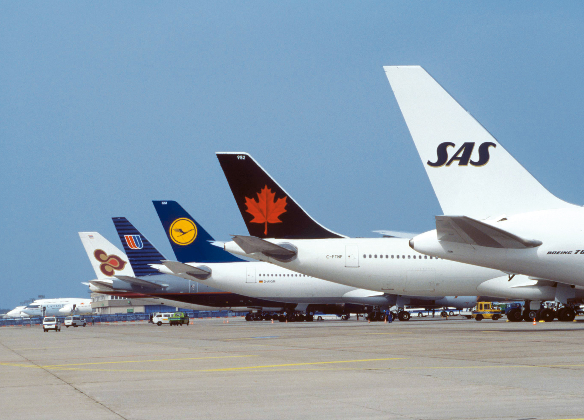 Globale Reichweite durch starke Partner: Leitwerke der fünf Gründungsgesellschaften der Star Alliance.