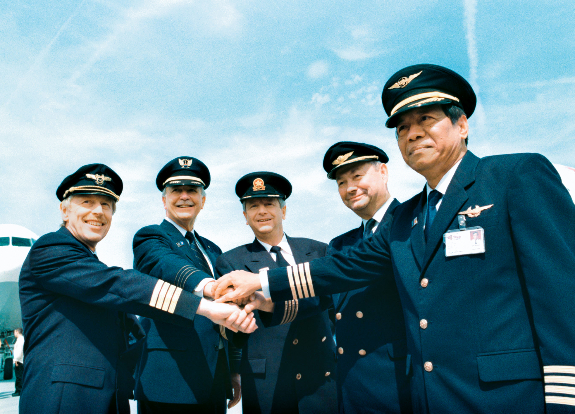 Piloten der fünf beteiligten Fluggesellschaften anlässlich der Gründung der Star Alliance am 14. Mai 1997 in Frankfurt.