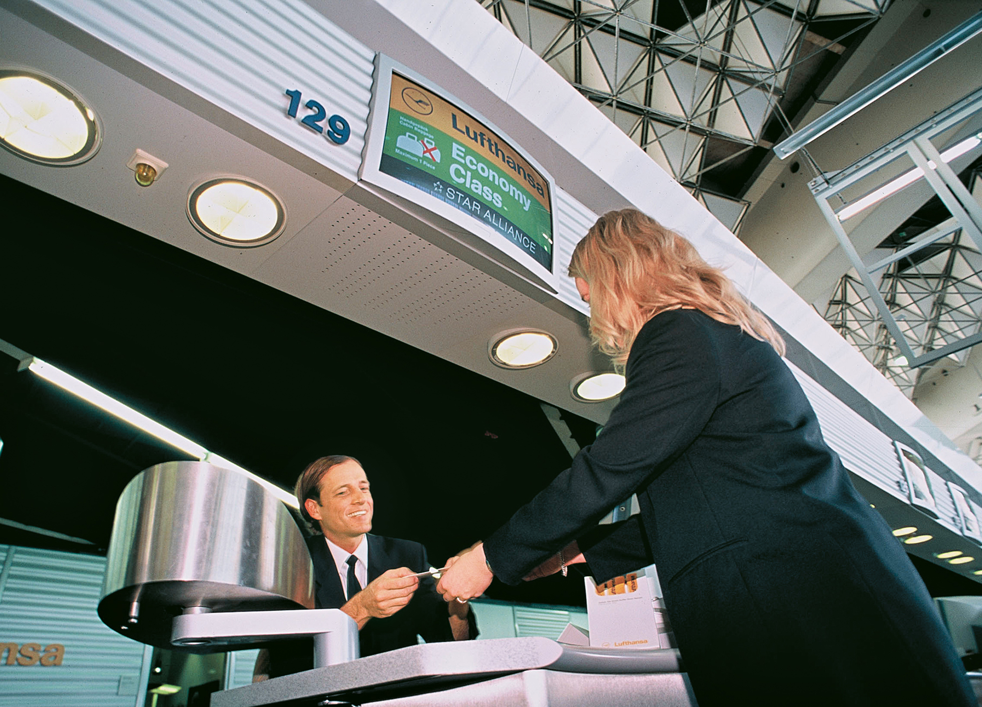Der Frankfurter Flughafen: Hauptdrehscheibe im Lufthansa-Streckennetz. Die exklusiv von Lufthansa genutzten Bereiche A und B wurden aufwendig modernisiert.